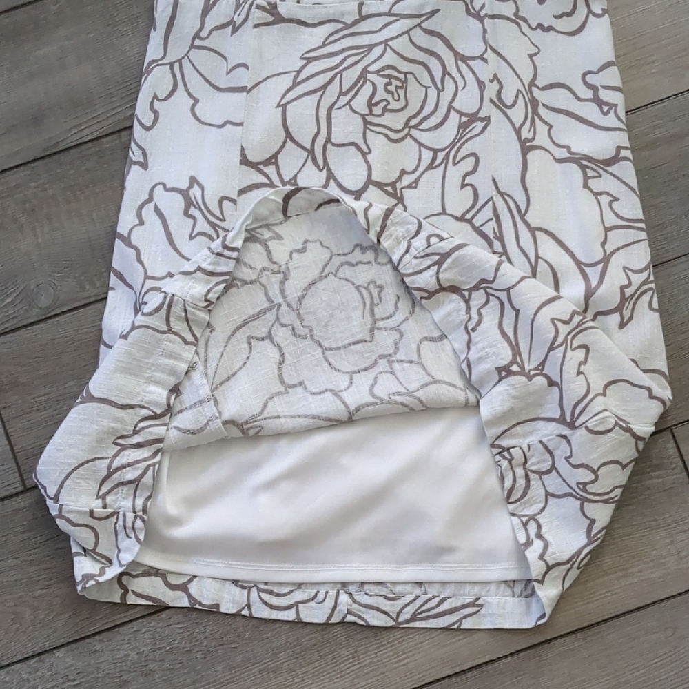 White and Brown Floral Dress With Button Detailing - Picture 2 of 11